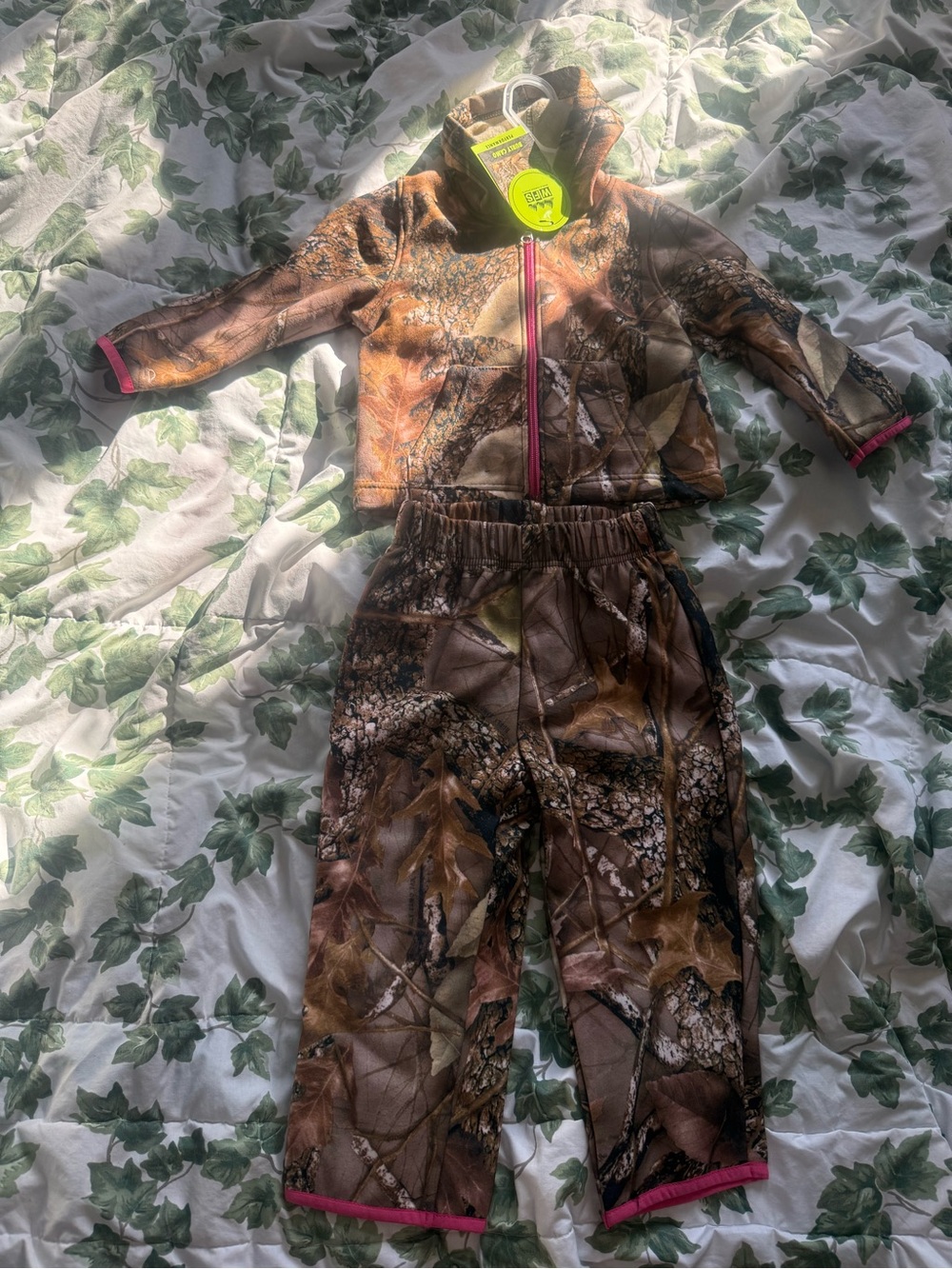 Kids Realtree-Inspired Camouflage Jacket & Pants Set - Brown with Pink Trim NWT